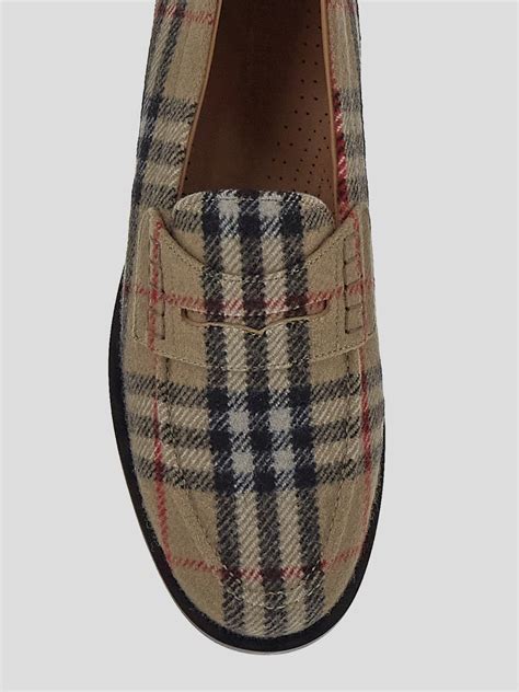 Unleash the Elegance with Burberry Shoes Outlet Online