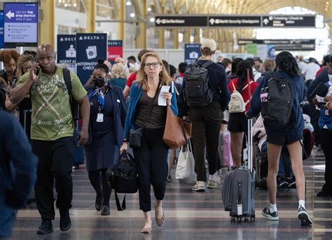 Unruly passenger incidents on airplanes up 47% last year worldwide