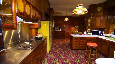 Graceland’s kitchen had all the mod cons of the time, including a rare early model of a microwave, for which Elvis paid around $1,000, and a KitchenAid dishwasher in avocado green.