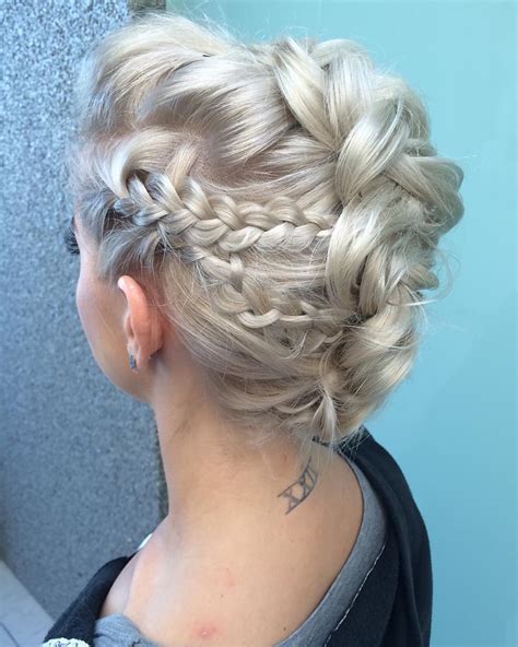 Up do. Oct 11, 2020 ... Elegant polished updos. A simple updo doesn't need to feel boring. Balance a small tight bun with volume at the crown to give your hairstyle ... 