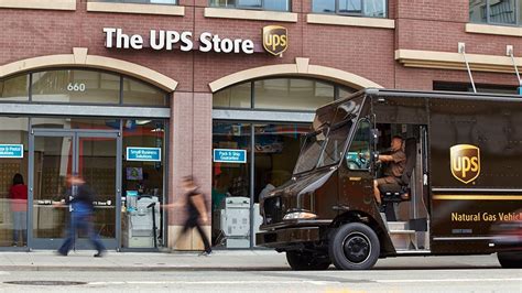 Ups cerca mio. UPS Red is another way to say UPS Next Day Air. UPS does not use color codes for its shipping options, but Next Day Air is tough to miss with the bright red color found on the enve... 