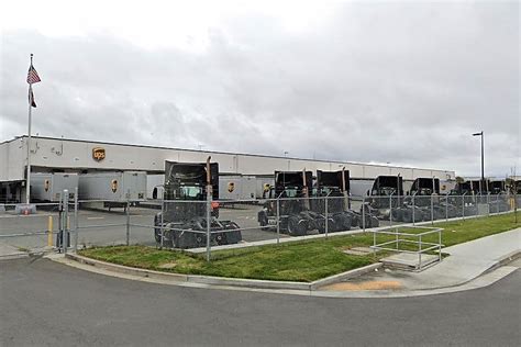 UPS Houston Hub: Located in Houston, Texas, this hub is one of the largest sorting and distribution centers for UPS in the western United States. UPS Phoenix Hub: Located in Phoenix, Arizona, this hub serves as a key sorting and distribution center for UPS in the southwestern United States. These are some of the major UPS hubs, but the company .... 