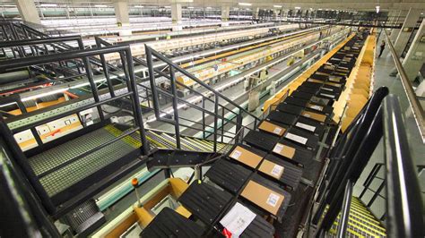 Ups hubs. UPS’ automated sorting system is incredibly accurate. Every night we successfully sort about 1.2 million packages during a four-hour sort window. The technology, which UPS developed jointly with a vendor, is … 