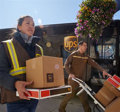 The estimated total pay for a Seasonal Package Handler at UPS is $16 per hour. This number represents the median, which is the midpoint of the ranges from our proprietary Total Pay Estimate model and based on salaries collected from our users. The estimated base pay is $16 per hour.. 