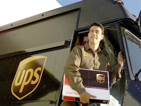 Send og spor forsendelser indenrigs og internationalt med UPS, en af de største og mest betroede globale forsendelses- og logistikvirksomheder.