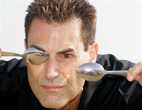 Uri Geller Net Worth 2021, Alter, Höhe, Gewicht, Biografie, Wiki.