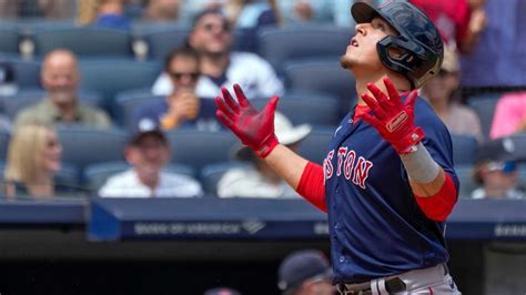 Urias becomes first Red Sox to hit grand slams on consecutive pitches, Boston beats Yankees 8-1