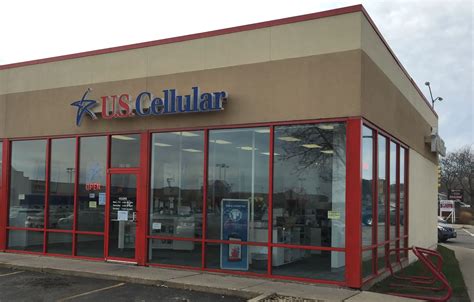 Us cellualr. United States Cellular changes name to U.S. Cellular and adopts a new logo. 2002: PrimeCo Wireless Communications LLC is acquired. After USCC secured the necessary licenses and completed the establishment of new networks, it prepared to collect on its substantial investments. A portion of the earnings from these operations was … 