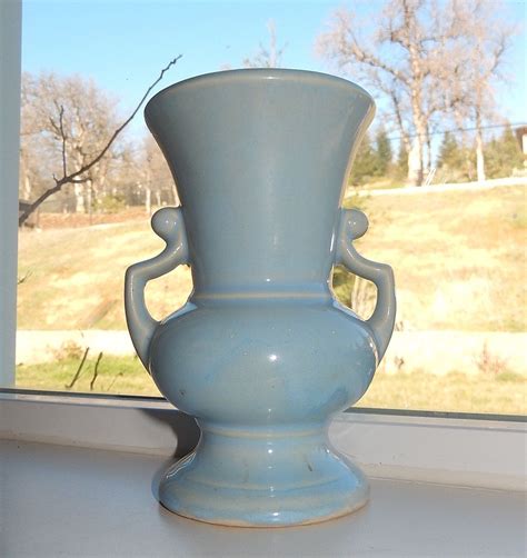 Usa Pottery Vases - 55 For Sale on 1stDibs