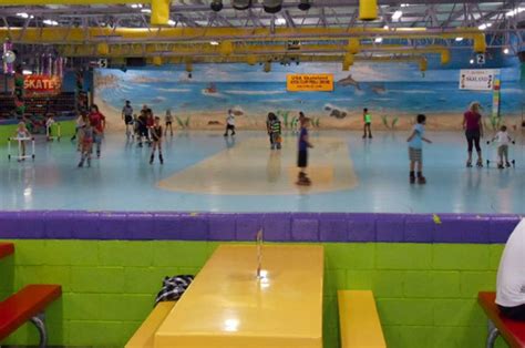 Usa skateland. Good Morning Session. Ages 12 & UNDER. 10 am- 12:00 pm. Admission: $6. Skate rental : $5 (if needed) SkateMate : No Skate mate rentals on Friday, Saturday and Sunday nights. Afternoon Super Session. Top 40 Hits. 1:30 pm- 4:00 pm. 