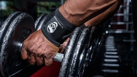 Use Wrist Wraps to Improve Wrist Support and Stability