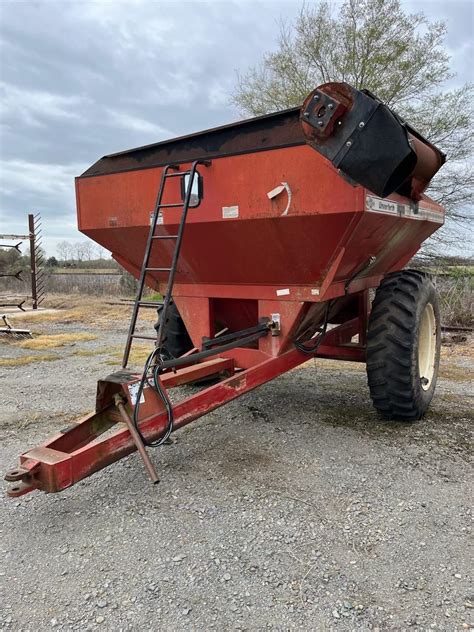 Used Unverferth 4500 Grain Carts for Sale (2 listings)