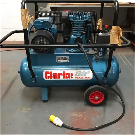 The compressor in an AC unit is a type of pump, and it functions in a manner that’s similar to a human being’s heart, according to Tech Choice Parts. However, instead of moving blood through a human body, the AC compressor moves refrigerant....