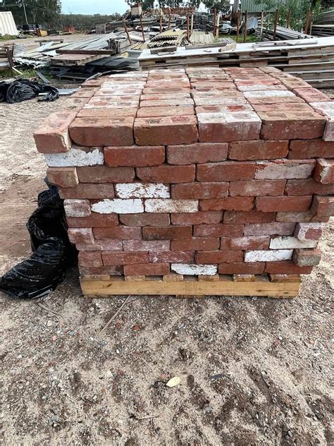 Used bricks for free. Extensive stocks of Handmade, Decorative, wirecut, 2.5 inch, 3 inch and many more. Whether you are looking for the rustic traditional brick for the home barbecue, or thousands of reclaimed bricks for building, we can help. Prices start from £480 per 1000, or should you need only small quantities this is not a problem. 