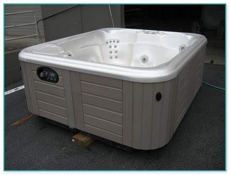 3 Person Hot Tub Free Flow Azure Very Good - $1,700 (Richmond) ‹