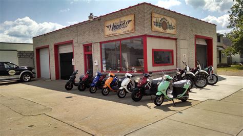 Used moped dealers. Not all car dealers are closed on Sundays, but many are not open due to local laws that restrict the sale of automobiles on certain days. As of 2015, 18 states have at least some r... 