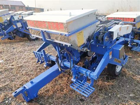 Grain drill models are available for soil, partial till, and no-till conditions. The latter helps preserve moisture and combat soil erosion. These ag machines can plant cereal crops as well as cover crops, which are planted in an effort to renovate pastures, establish wildlife habitats, and assist other conservation efforts.. 