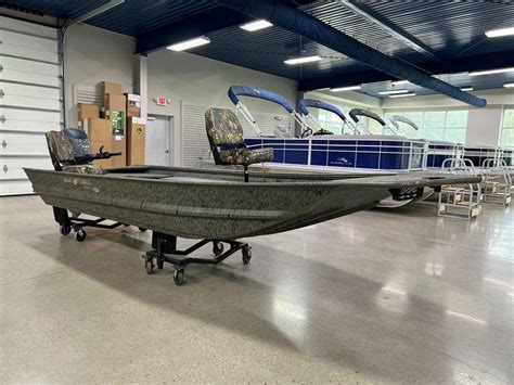 $22,995 Lexington, Tennessee Year 2015 Make War Eagle Model 761 Blackhawk Side Console Category Fishing Boats Length 17' Posted Over 1 Month 2015 War Eagle 761 Blackhawk Side Console THIS IS A ONE-OWNER, LIKE NEW 2015 WAR EAGLE 761 BLACKHAWK. IN IS RIGGED WITH A MERCURY 115 4-STROKE ENGINE AND TRAILER.. Used war eagle boats for sale by owner