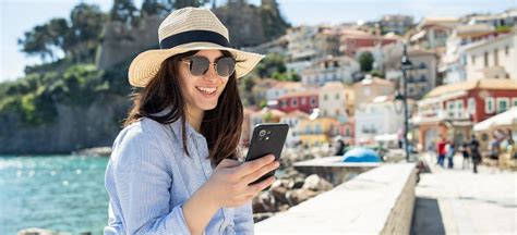 Using Your Smartphone When Traveling to Another Country