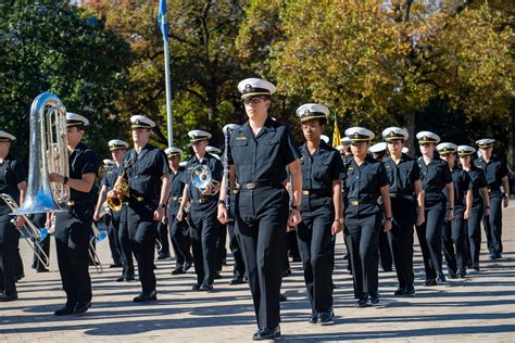 Usna. In all cases, a minimum of two language courses (six credit hours) must be taken in residence at USNA, with a 3.0 GPA. Midshipmen who meet these requirements receive the minor automatically; there is no application procedure or designated advisor. Language Minors page for Languages and Cultures Department at USNA.edu. Updated … 