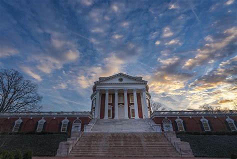 The University of Virginia encourages students to study abroad, but requires them to meet minimum academic standards. Students in the College who wish to study abroad must be in academic good standing and have a cumulative 2.500 GPA at the time they apply to study abroad. Any student wishing to study abroad who is on. 