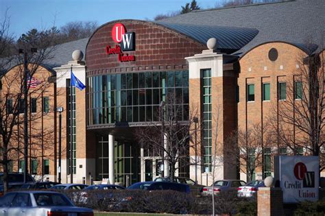 Uw bank. Mergers that could result in banks with more than $100 billion in assets should expect heightened scrutiny from the U.S. Federal Deposit Insurance Corporation, … 