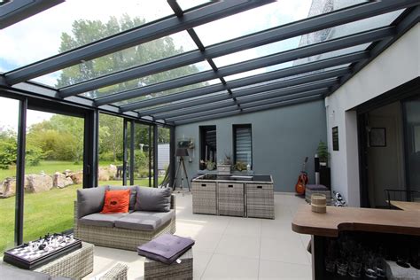 Vèranda. Veranda.ie is Ireland's most popular supplier of self-assembly patio roof veranda kits. Expand your garden living space today in Dublin and Ireland with our veranda selections, now offering free delivery and a 10 year guarantee. 