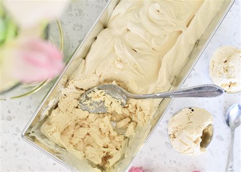 VANILJGLASS utan  oval form  samt mjölk!