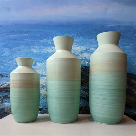 Vas Keramik Artistik Gradasi Warna Pastel Modern - muktibox.com