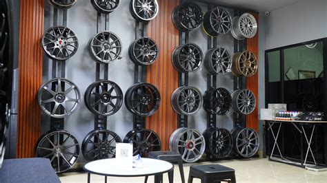 Velg Racing vs OEM: Plus Minus & Tips Pilih Velg Mobil Terbaik - balustradellc