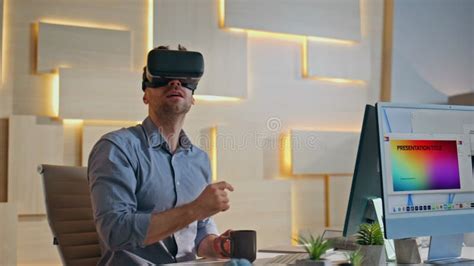 Vertical Man working from home with virtual reality glasses as ... - muktibox.com
