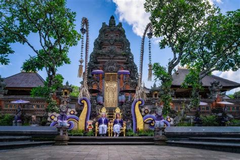 Vibrant Colors and Traditions of Bali Temple Ceremonies - balustradellc