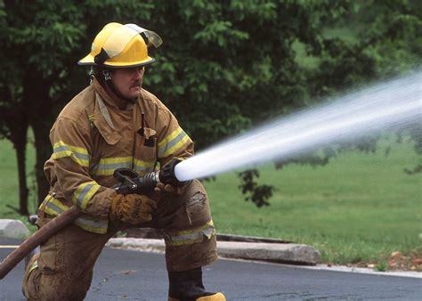 VIDEO: Man fights fire with garden hose