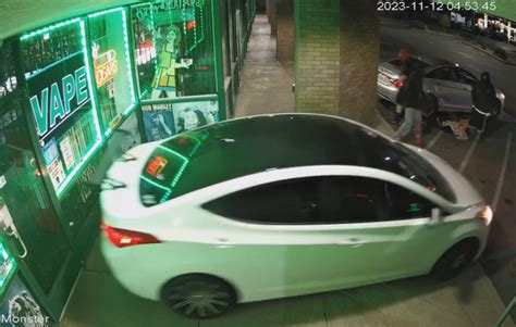 VIDEO: Thieves crash car into San Jose smoke shop, steal bags of vape products