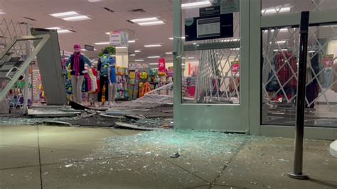 VIDEO: Van smashes into Pleasant Hill Kohl's on Thanksgiving