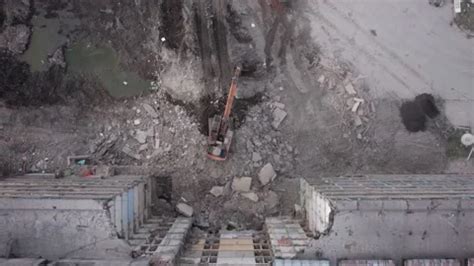 Video footage of the dismantling of components from a U.S - balustradellc