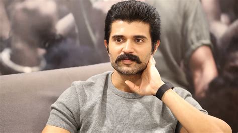 Vijay Deverakonda - Age, Bio, Family | Famous Birthdays - wintechmobiles.com