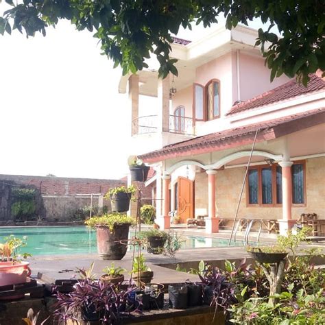 Villas for Rent in Caringin Bogor - With Pool & Mountain Views - balustradellc