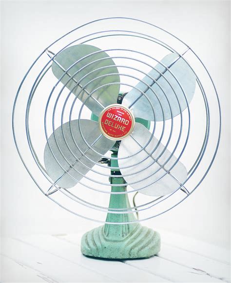 Vintage 1950s Fan - 234 For Sale on 1stDibs - muktibox.com