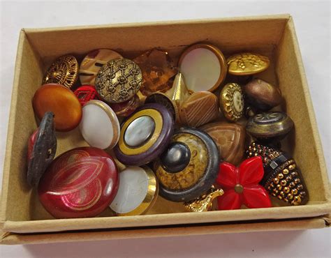 VINTAGE BUTTON EMPORIUM - balustradellc