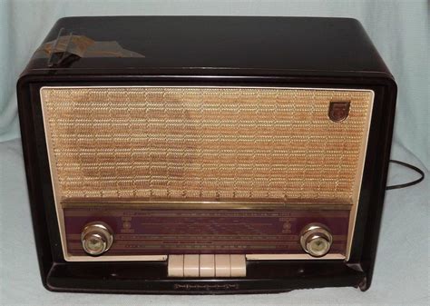 Vintage Philips Valve Radio 1950s Powers On Needs Restoration - balustradellc