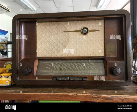 Vintage Radio - balustradellc