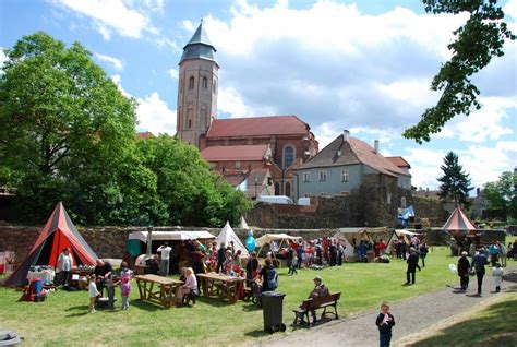 Visit charming little towns with medieval city walls - wintechmobiles.com