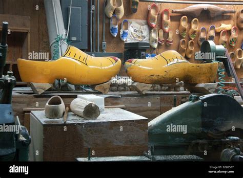 Visit De Klomp Wooden Shoe & Delft Factory - balustradellc