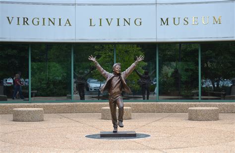 Va living museum. The Virginia Living Museum’s indoor galleries and two-level habitariums showcase the wide variety of animals and plants living in the Commonwealth. Discovery Centers are brimming with natural history specimens to touch and explore. NEW: Conservation 