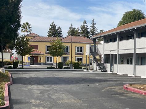 Vacant Sunnyvale hotels to become a parking lot