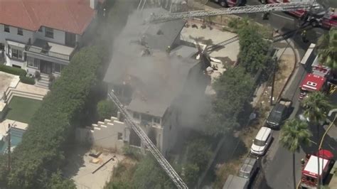 Vacant townhouse goes up in flames in East Hollywood 