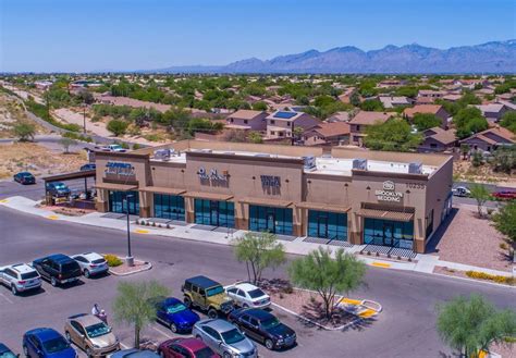 Vail az shopping. Vail has a number of master plan communities underway in the Camino Loma Alta corridor. One of the larger subdivisions, to the north of the shopping center, could soon build up to 3,000 new homes. 