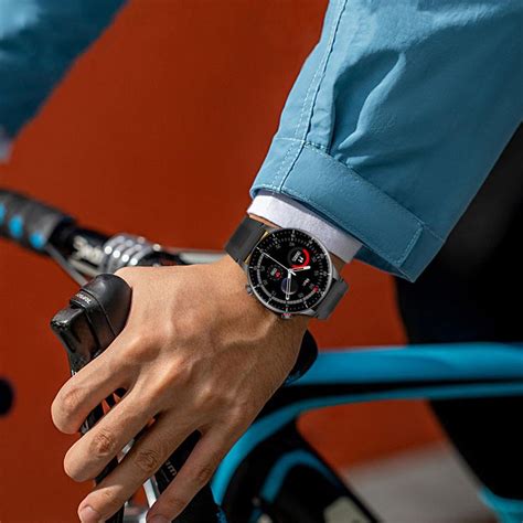 Valante. Water resistant : IP68 waterproof. Languages : Dutch, German and English supported. Screen : 1.3 inch full touchscreen. Watch case diameter : 44.5 mm. Battery : 200 mHa. Battery life : 3 – 5 days / standby 25 days. Bluetooth : 5.0. Compatible with Android 5.0 / iOS 10.0 and above. Box contents : smartwatch + manual + charging cable. 