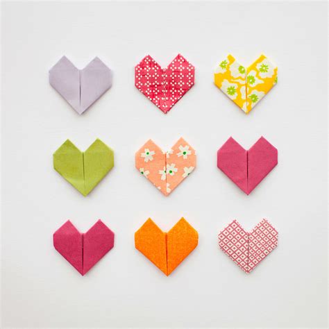 Valentines origami. Watch how to make 3D hearts (lucky heart). This is a great decoration for Valentine's Day or room decoration.My paper: 3 x 10 cmPerfect for Valentine's Day, ... 
